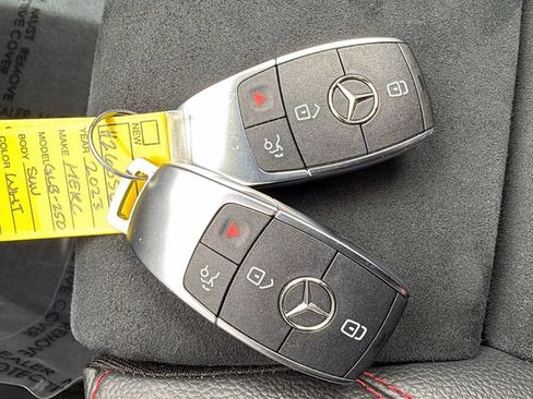 Used 2023 Mercedes-Benz GLB 250 4MATIC image 29