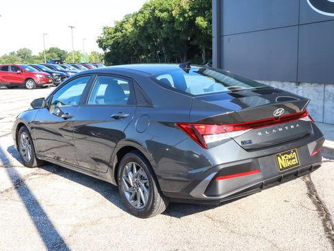Used 2024 Hyundai Elantra SEL FWD image 6
