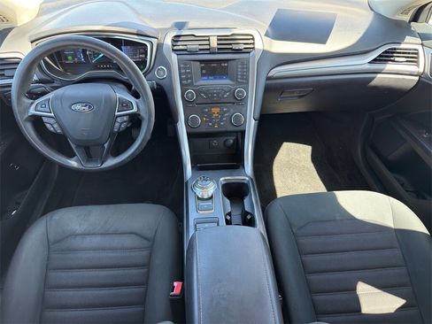 Used 2018 Ford Fusion SE image 28