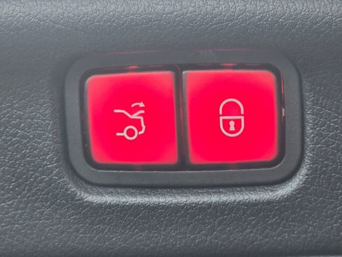 Used 2023 Mercedes-Benz C 300 4MATIC Sedan image 23