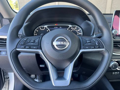 Used 2025 Nissan Altima 2.5 SV FWD image 29
