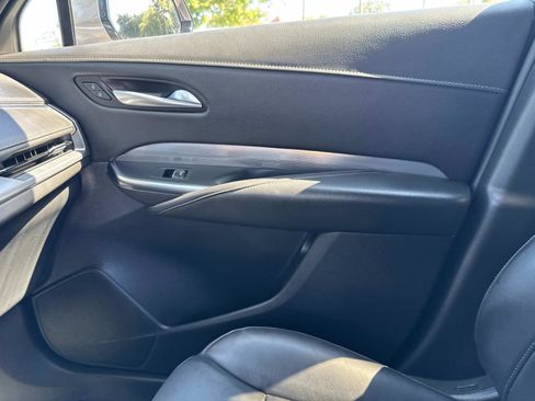 Used 2025 Cadillac XT4 Premium Luxury image 23