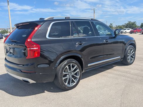 Used 2017 Volvo XC90 T6 Momentum w/ Vision Package image 5