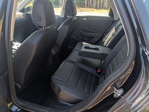 Used 2024 Volkswagen Jetta SE FWD image 16