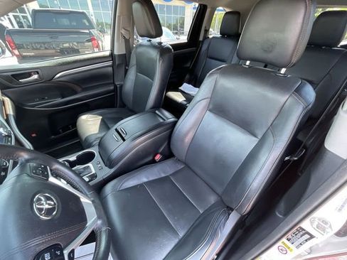 Used 2018 Toyota Highlander Limited Platinum image 15