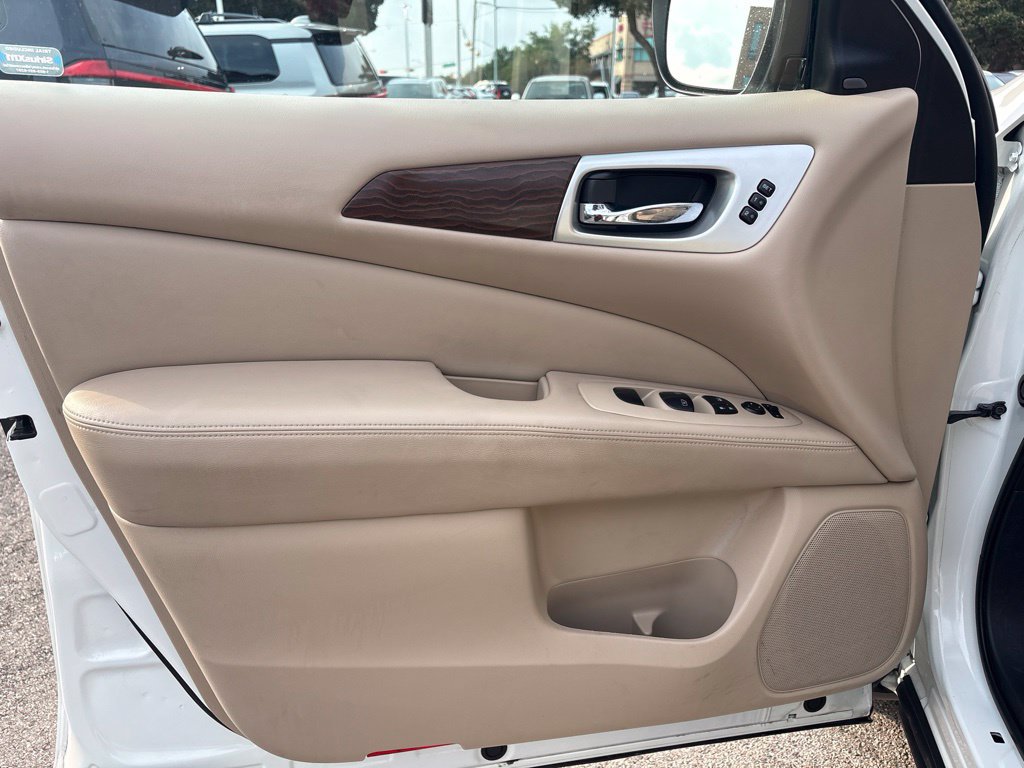 Used 2018 Nissan Pathfinder Platinum FWD image 12
