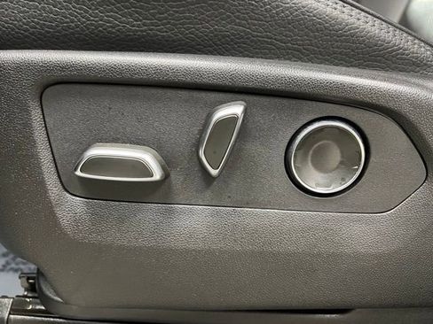 Used 2025 GMC Yukon XL Denali w/ Sun & Power Step Package image 24