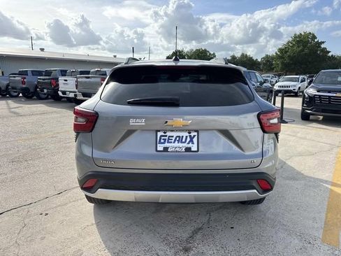 Used 2025 Chevrolet Trax LT w/ LT Convenience Package FWD image 13