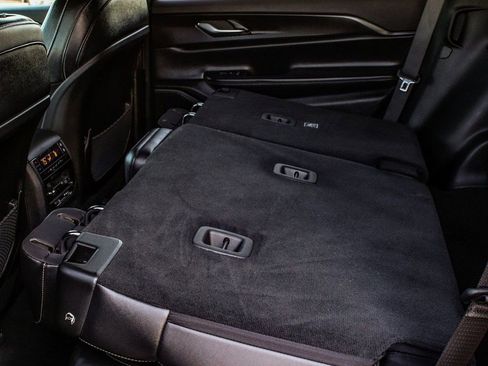 Used 2024 Jeep Grand Cherokee L Laredo image 35