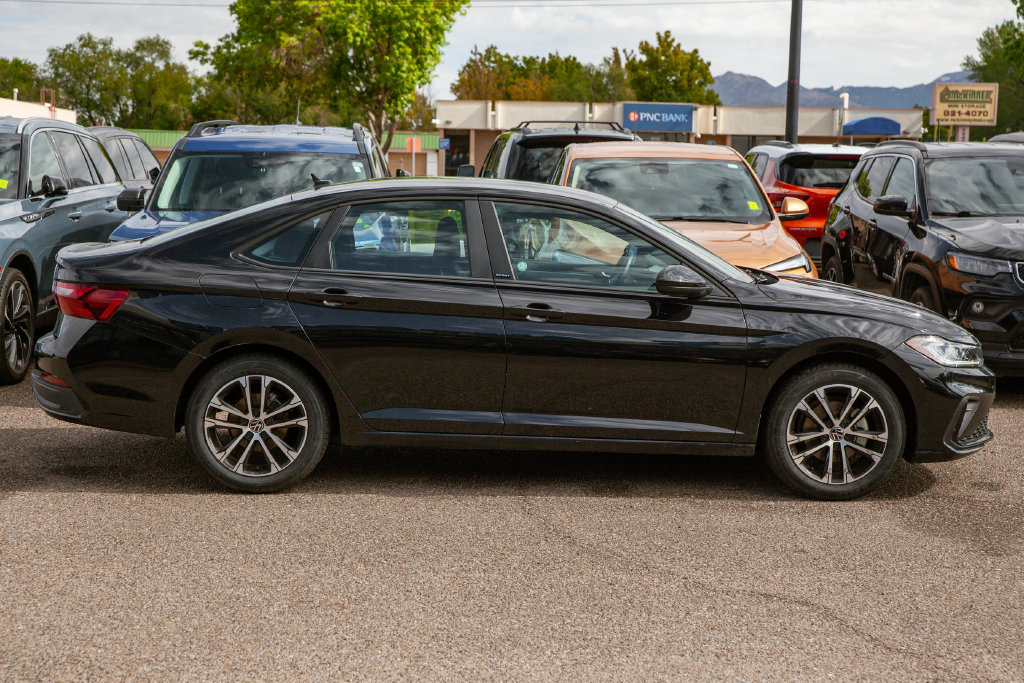 Used 2025 Volkswagen Jetta Sport FWD image 5