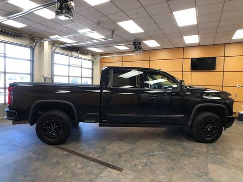 Used 2024 Chevrolet Silverado 2500 High Country w/ Midnight Edition AWD/4WD image 8