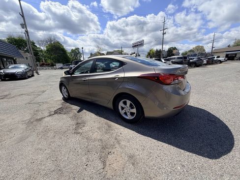 Used 2014 Hyundai Elantra SE FWD image 26