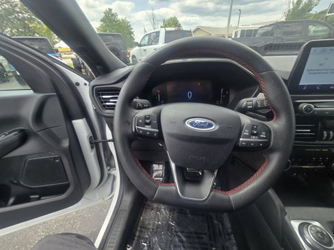Used 2023 Ford Escape ST-Line Select AWD/4WD image 18