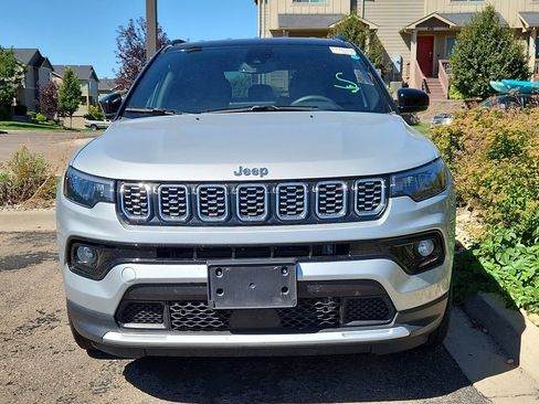 Used 2025 Jeep Compass Limited AWD/4WD image 2
