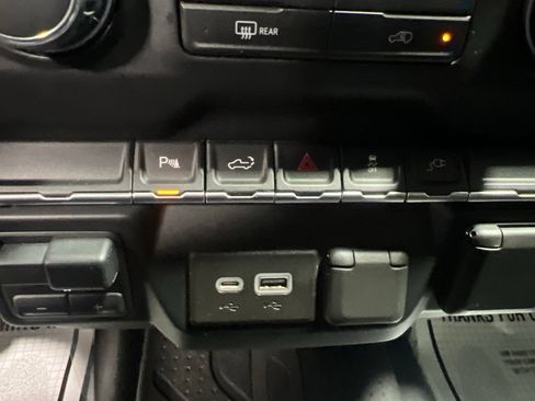 Used 2022 Chevrolet Silverado 2500 LT AWD/4WD image 37