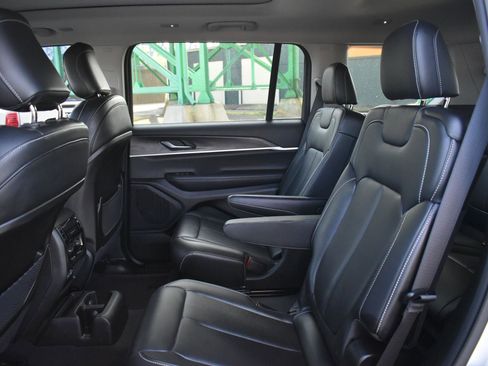 Used 2023 Jeep Grand Cherokee L Limited image 17