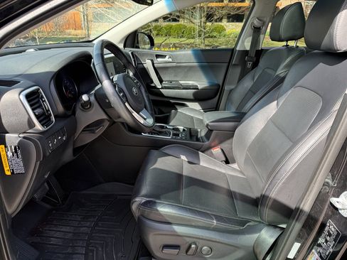 Used 2022 Kia Sportage EX w/ EX Technology Package image 9