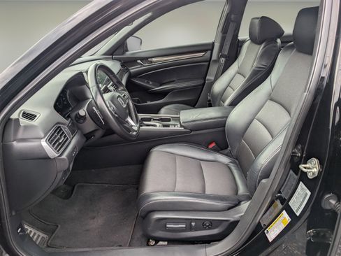 Used 2018 Honda Accord Sport image 10