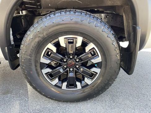 Used 2024 Nissan Frontier PRO-4X w/ Technology Package image 11
