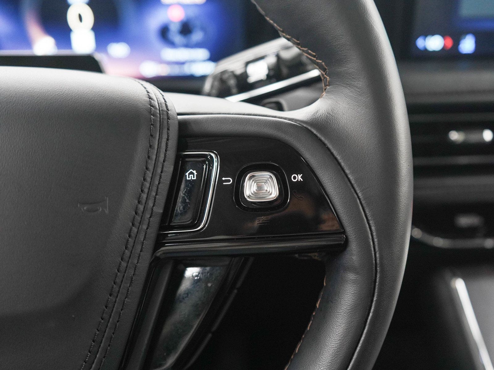 Used 2025 Lincoln Aviator AWD w/ Jet Appearance Package image 28