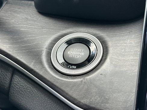 Used 2022 Jeep Grand Cherokee Limited image 32