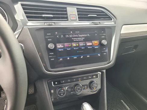 Used 2021 Volkswagen Tiguan SE w/ Panoramic Sunroof Package image 20