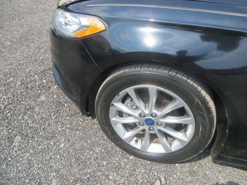 Used 2017 Ford Fusion SE w/ Fusion SE Technology Package FWD image 24