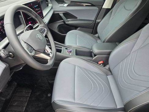 New 2026 Volkswagen Tiguan SE R-Line FWD image 12