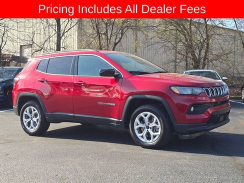 Used 2025 Jeep Compass Latitude AWD/4WD image 1
