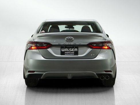 Used 2022 Toyota Camry SE image 5