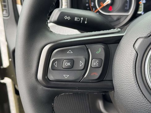 Used 2025 Jeep Gladiator Sport AWD/4WD image 21