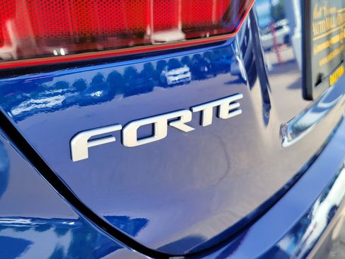 Used 2024 Kia Forte GT-Line w/ GT-Line Premium Package FWD image 7