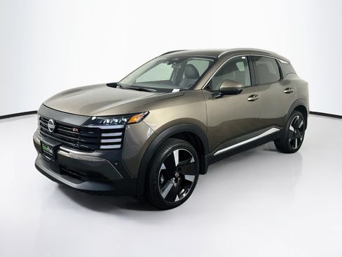 Used 2025 Nissan Kicks SR FWD image 3