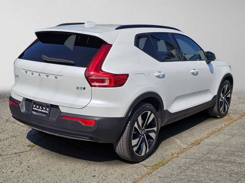 Used 2025 Volvo XC40 B5 Ultra AWD/4WD image 3