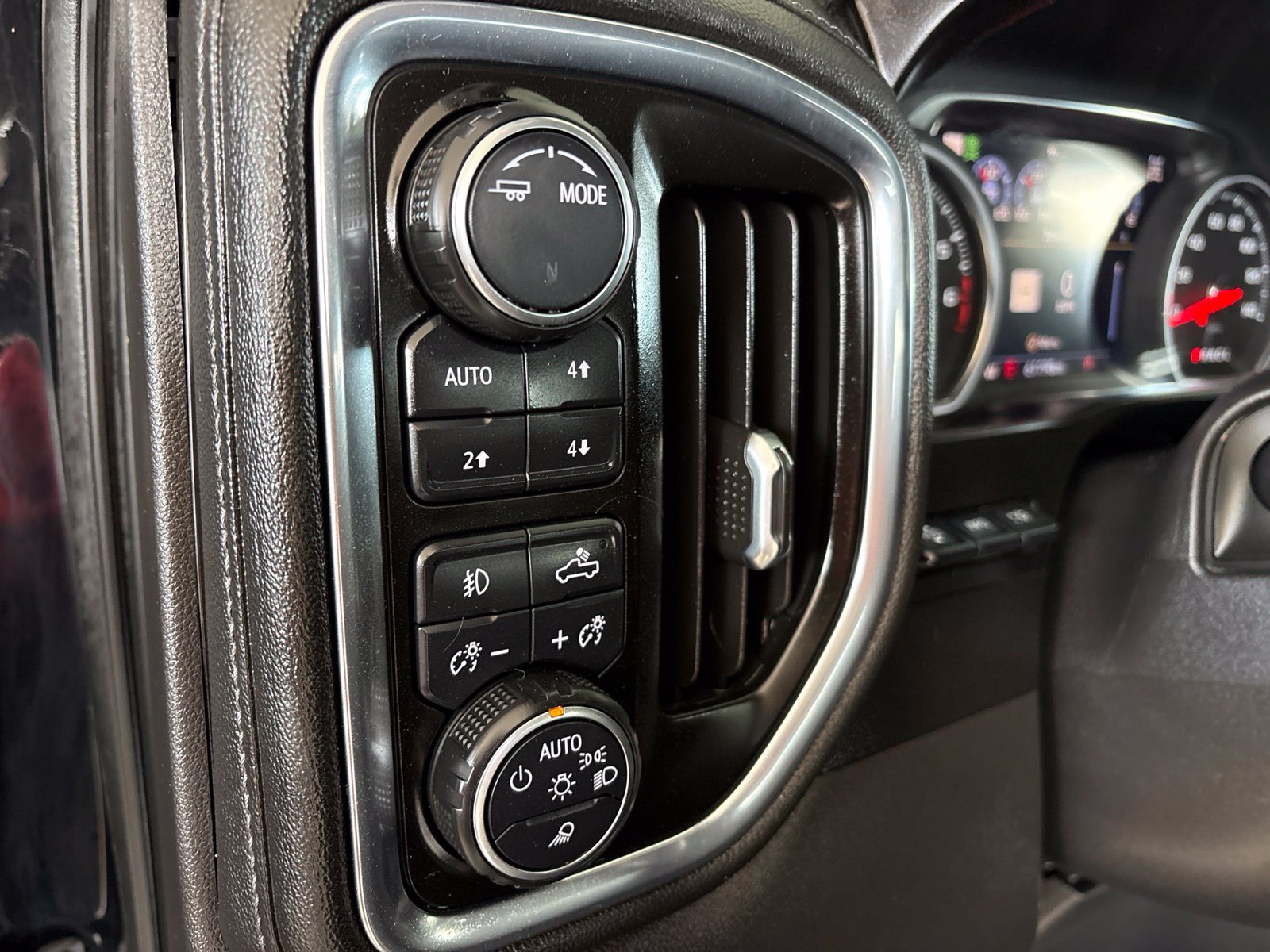 Used 2020 Chevrolet Silverado 1500 High Country w/ Technology Package AWD/4WD image 15