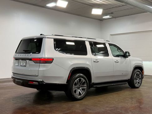 Used 2024 Jeep Wagoneer L Series II w/ Flexible Seating Group AWD/4WD image 24