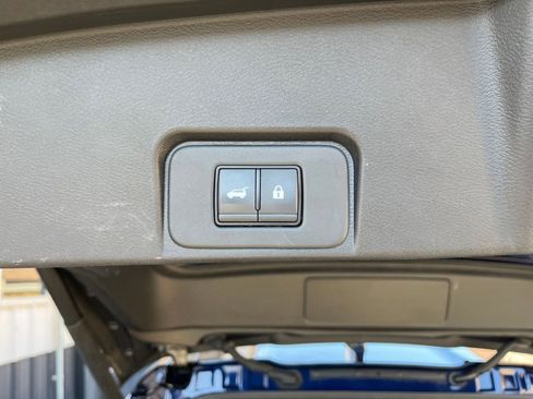 Used 2025 Nissan Rogue SV image 23