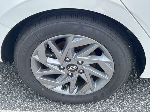 Used 2026 Hyundai Elantra Hybrid FWD image 17