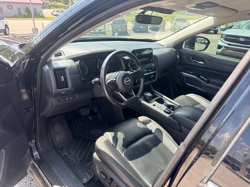 Used 2023 Nissan Pathfinder SL AWD/4WD image 4