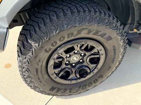 Used 2022 Ford Bronco Wildtrak image 11