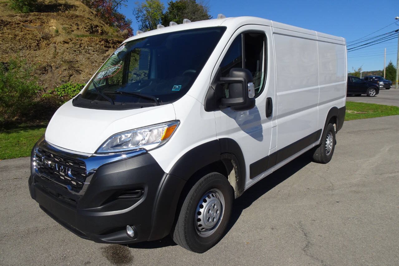 Used 2025 RAM ProMaster 2500 w/ U-Haul Equipment Group FWD image 2