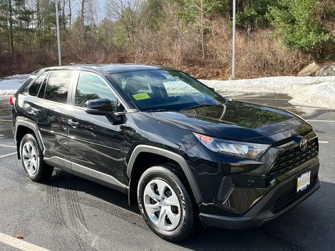 Used 2022 Toyota RAV4 LE image 7