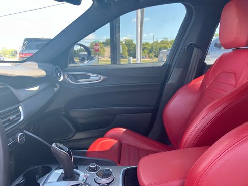 Used 2024 Alfa Romeo Giulia Ti w/ Performance Driving Package AWD/4WD image 10