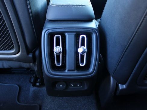 Used 2025 Volvo XC40 B5 Plus image 36