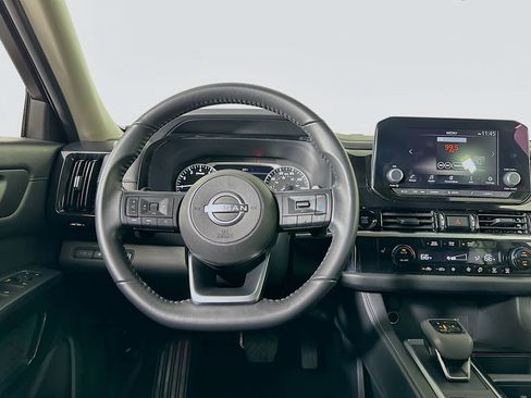 Used 2025 Nissan Pathfinder SV image 17