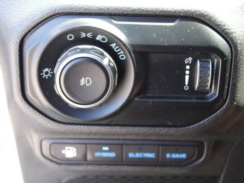 Used 2023 Jeep Wrangler Unlimited Sahara w/ Cold Weather Group AWD/4WD image 23