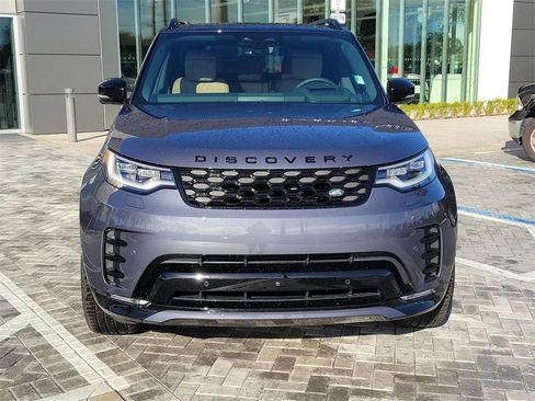 New 2025 Land Rover Discovery Dynamic SE image 8