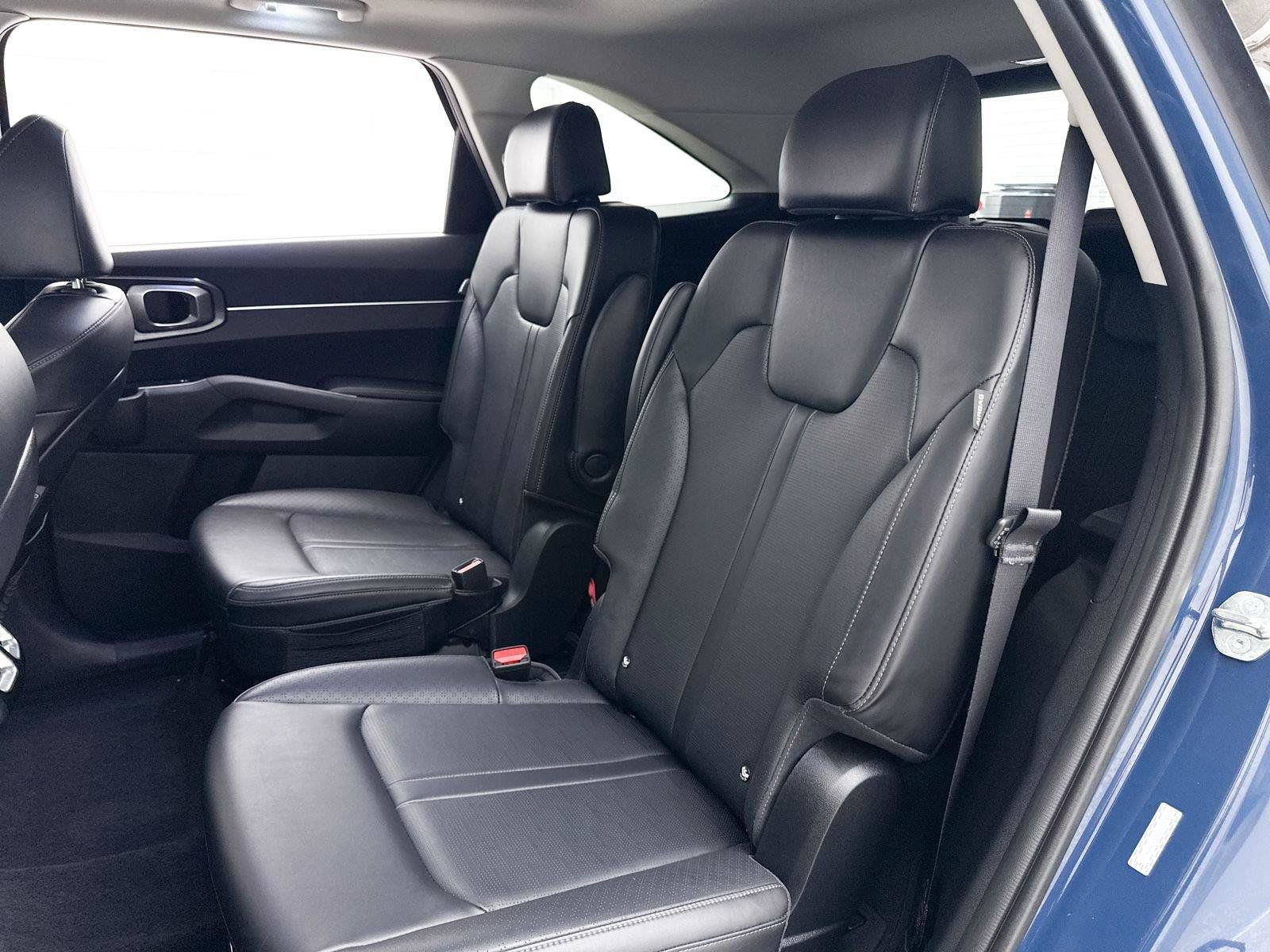 Certified 2025 Kia Sorento EX w/ Panoramic Sunroof Package AWD/4WD image 33