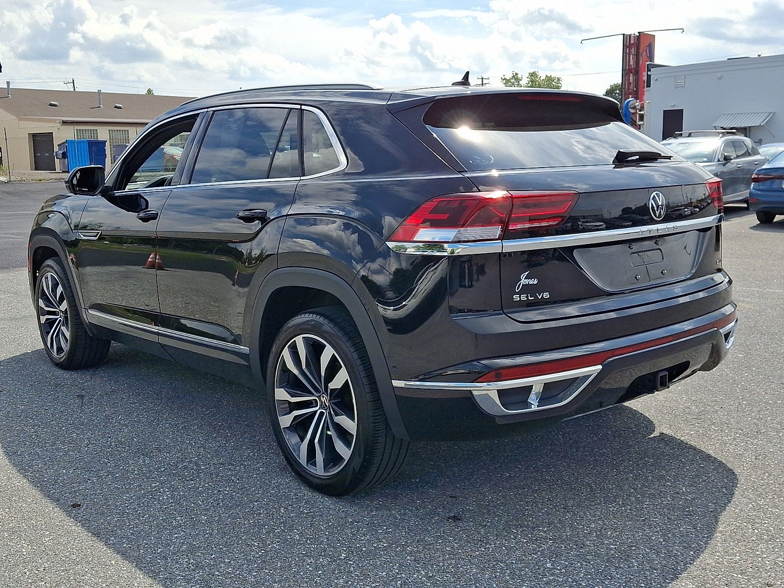 Used 2021 Volkswagen Atlas Cross Sport SEL Premium R-Line AWD/4WD image 4