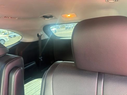 Used 2023 Toyota Highlander Limited FWD image 9